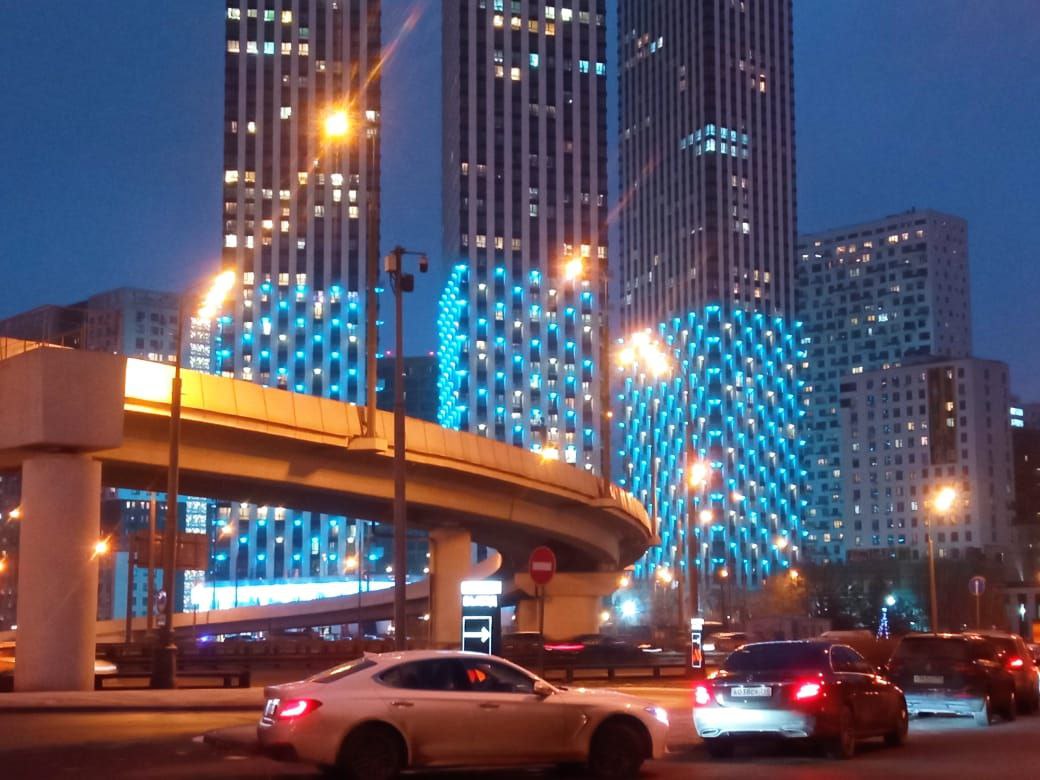 Установка подсветки фасадов зданий ЖК «Wellton park (Веллтон парк)»